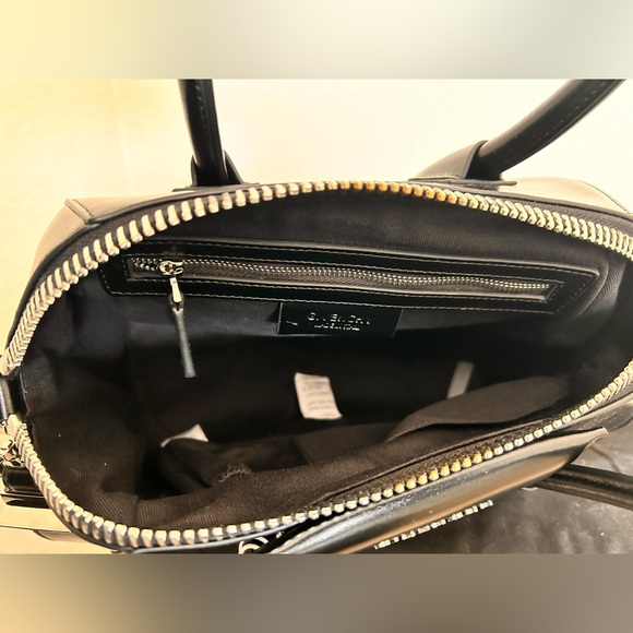 SOLD SOLD ‼️‼️‼️Givenchy bag medium sized. - Picture 4 of 7